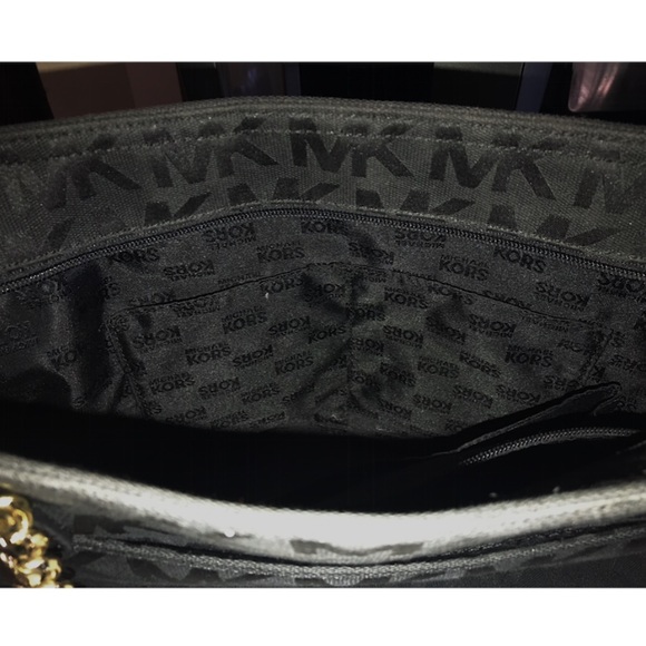 black michael kors purse - Picture 7 of 7